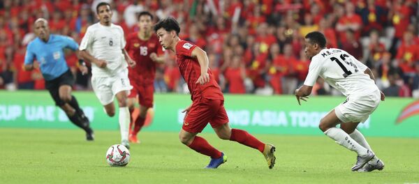 Tiền đạo Công Phượng (10) đã có một trận đấu không được như ý. - Sputnik Việt Nam