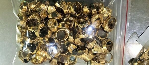 Số vàng tây mà 2 đối tượng đem bán là hơn 230 lượng - Sputnik Việt Nam