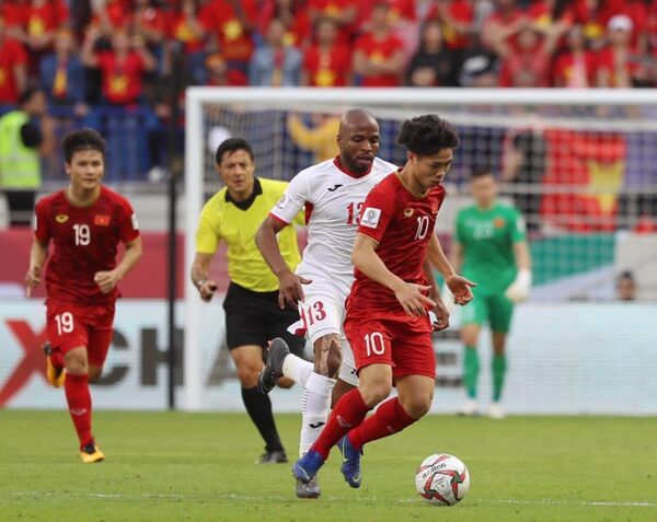 Với sự có mặt của Công Phượng, đội tuyển Việt Nam có thêm nhiều phương án tấn công.  - Sputnik Việt Nam