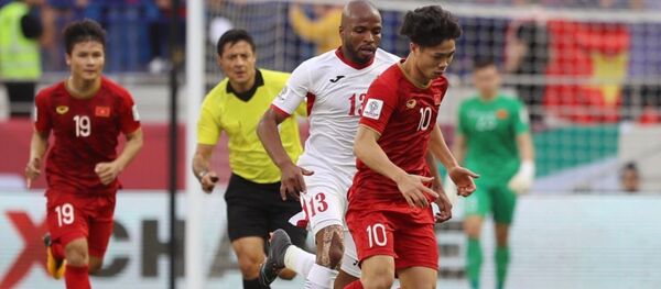 Với sự có mặt của Công Phượng, đội tuyển Việt Nam có thêm nhiều phương án tấn công. Với sự có mặt của Công Phượng, đội tuyển Việt Nam có thêm nhiều phương án tấn công. - Sputnik Việt Nam