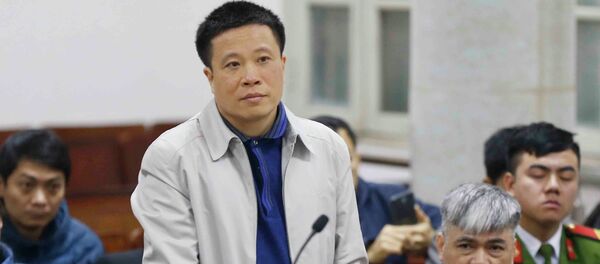 Bị án Hà Văn Thắm, nguyên Chủ tịch HĐQT Ngân hàng Đại Dương – Oceanbank, người có trách nhiệm liên quan được triệu tập đến tòa. - Sputnik Việt Nam