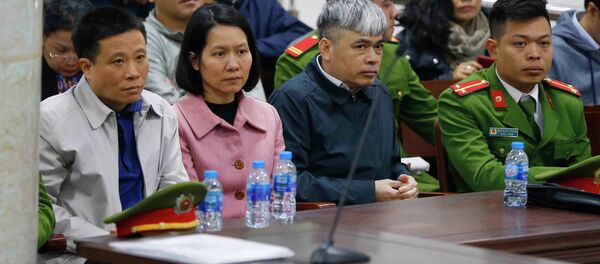 Người có trách nhiệm liên quan được triệu tập đến tòa gồm: Hà Văn Thắm, nguyên Chủ tịch HĐQT Ngân hàng Đại Dương – Oceanbank; Nguyễn Minh Thu, nguyên Chủ tịch HĐQT Ngân hàng Đại Dương – OceanBank và Nguyễn Xuân Sơn, nguyên Tổng giám đốc Ngân hàng Đại Dương – Oceanbank tại phiên tòa. Người có trách nhiệm liên quan được triệu tập đến tòa gồm: Hà Văn Thắm, nguyên Chủ tịch HĐQT Ngân hàng Đại Dương – Oceanbank; Nguyễn Minh Thu, nguyên Chủ tịch HĐQT Ngân hàng Đại Dương – OceanBank và Nguyễn Xuân Sơn, nguyên Tổng giám đốc Ngân hàng Đại Dương – Oceanbank tại phiên tòa. - Sputnik Việt Nam