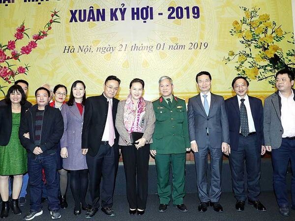 Chủ tịch Quốc hội Nguyễn Thị Kim Ngân với lãnh đạo, phóng viên các cơ quan thông tấn, báo chí tại buổi gặp mặt. - Sputnik Việt Nam