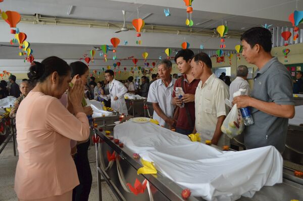 Người nhà bên thi hài người hiến tặng - Sputnik Việt Nam