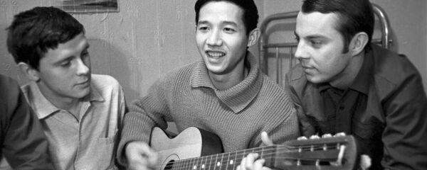 Sinh viên Việt Nam Nguyễn Tấn Thành, khoa Hóa học, Đại học Quốc gia Moskva mang tên Lomonosov. - Sputnik Việt Nam