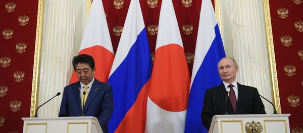 Tổng thống Vladimir Putin đã có cuộc hội đàm với Thủ tướng Nhật Bản Shinzo Abe tại Moskva. - Sputnik Việt Nam