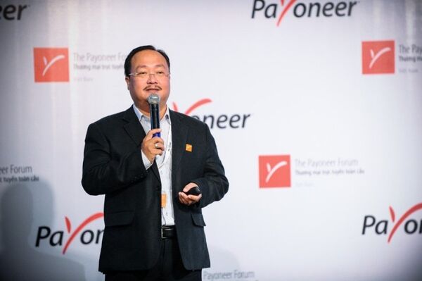 Ông Nguyễn Ngọc Dũng, Phó Chủ tịch VECOM, phát biểu tại một sự kiện. - Sputnik Việt Nam