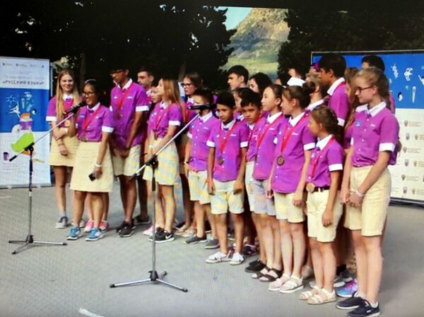 Học sinh Việt Nam với các bạn quốc tế tại trại hè Artek 2018 Học sinh Việt Nam với các bạn quốc tế tại trại hè Artek 2018 - Sputnik Việt Nam