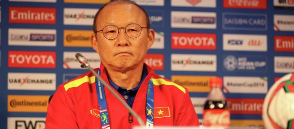HLV Park Hang-seo tại buổi họp báo trước trận đấu gặp Nhật Bản. - Sputnik Việt Nam