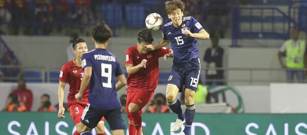 Một pha không chiến của cầu thủ Nhật Bản. Một pha không chiến của cầu thủ Nhật Bản. - Sputnik Việt Nam