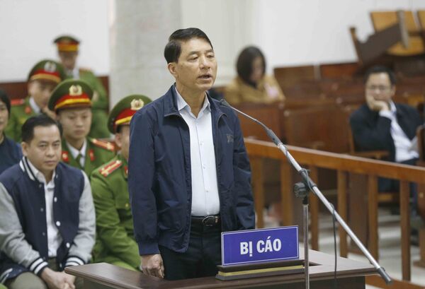 Bị cáo Trần Việt Tân (sinh ngày 03/5/1955, cựu Thượng tướng, Thứ trưởng Bộ Công an) khai báo trước tòa. Bị cáo Trần Việt Tân (sinh ngày 03/5/1955, cựu Thượng tướng, Thứ trưởng Bộ Công an) khai báo trước tòa. - Sputnik Việt Nam