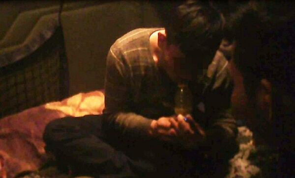 Nhóm người hút ma túy ngay trên cabin. Mỗi lần tụ tập diễn ra rất nhanh - Sputnik Việt Nam