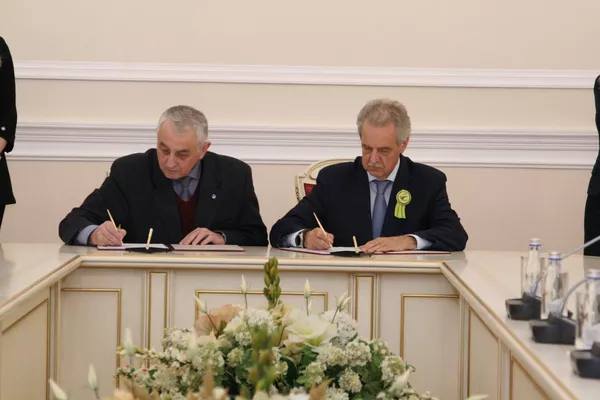 Vào ngày 22 tháng 1, tại Điện Smolny, trong khuôn khổ các hoạt động của năm chéo: năm Việt Nam tại Nga và năm Nga tại Việt Nam - năm 2019, Chủ tịch Ủy ban Đối ngoại Thành phố St. Petersburg, ngài Evgeny Grigoriev và giám đốc Bảo tàng Quân y, ngài Anatoly Budko đã ký duyệt nội dung cho triển lãm Nỗi đau của bạn ở trong trái tim tôi, Việt Nam về chiến tranh Việt Nam những năm 1965 – 1974. Vào ngày 22 tháng 1, tại Điện Smolny, trong khuôn khổ các hoạt động của năm chéo: năm Việt Nam tại Nga và năm Nga tại Việt Nam - năm 2019, Chủ tịch Ủy ban Đối ngoại Thành phố St. Petersburg, ngài Evgeny Grigoriev và giám đốc Bảo tàng Quân y, ngài Anatoly Budko đã ký duyệt nội dung cho triển lãm Nỗi đau của bạn ở trong trái tim tôi, Việt Nam về chiến tranh Việt Nam những năm 1965 – 1974. - Sputnik Việt Nam
