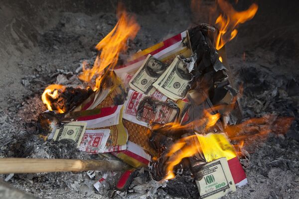 Tục đốt vàng mã - Sputnik Việt Nam