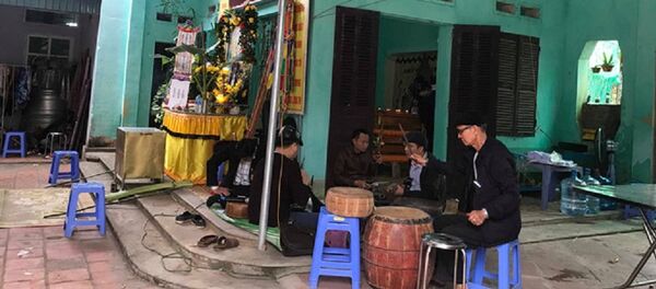 Đám tang bi ai của nam tài xế taxi bị cứa cổ tử vong trước sân vận động Mỹ Đình - Sputnik Việt Nam