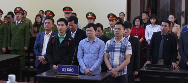 Các bị cáo nghe Hội đồng xét xử tuyên án. Các bị cáo nghe Hội đồng xét xử tuyên án. - Sputnik Việt Nam