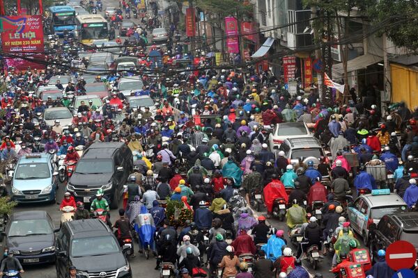 Những ngày cận Tết các tuyến phố thường xuyên xảy ra ùn tắc giao thông. Những ngày cận Tết các tuyến phố thường xuyên xảy ra ùn tắc giao thông. - Sputnik Việt Nam