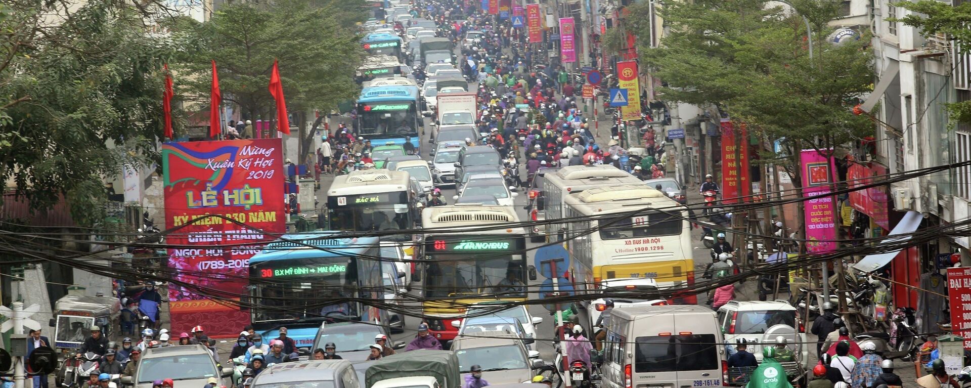 Lưu lượng giao thông tăng nhanh, đặc biệt, trong khu vực nội đô khiến tình trạng ùn tắc cục bộ xảy ra trên nhiều tuyến đường. - Sputnik Việt Nam, 1920, 11.03.2019