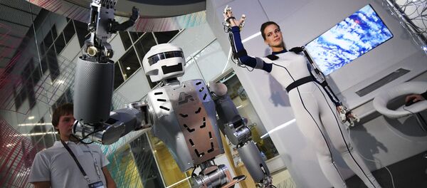 Robot hình người SAR-401 - Sputnik Việt Nam