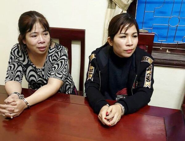 2 chị em tại cơ quan công an 2 chị em tại cơ quan công an - Sputnik Việt Nam