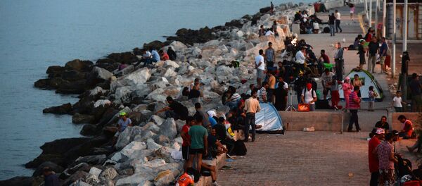 Người tị nạn Trung Đông tại cảng Mytilene trên đảo Lesbos của Hy Lạp - Sputnik Việt Nam