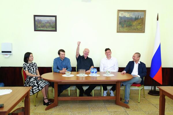 Đặng Văn Lâm gặp gỡ với đại sứ quán Liên bang Nga tại Việt Nam - Sputnik Việt Nam