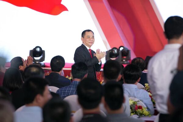 Hé lộ mức lương của các tỷ phú USD Việt Nam - Sputnik Việt Nam