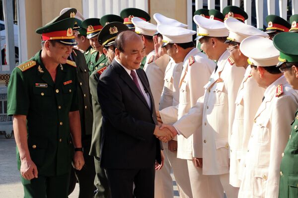 Thủ tướng Nguyễn Xuân Phúc đến thăm các lực lượng vũ trang thành phố Đà Nẵng. - Sputnik Việt Nam