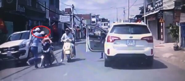 Hung hăng đánh người ngày mồng 1 Tết Hung hăng đánh người ngày mồng 1 Tết - Sputnik Việt Nam