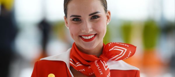 Tiếp viên hãng hàng không hãng Aeroflot Anastasia Belousova trong sân bay Sheremetyevo Tiếp viên hãng hàng không hãng Aeroflot Anastasia Belousova trong sân bay Sheremetyevo - Sputnik Việt Nam