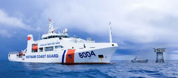 Tàu CSB 8004 tuần tra, kiểm tra, kiểm soát, thực thi pháp luật, khảo sát trên khu vực quần đảo Trường Sa và nhà giàn DK1. - Sputnik Việt Nam