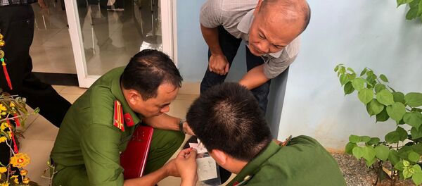 Cơ quan công an đang khám nghiệm hiện trường Cơ quan công an đang khám nghiệm hiện trường - Sputnik Việt Nam