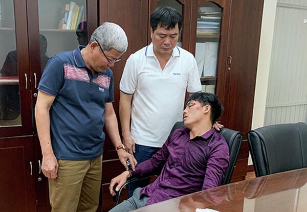 Hoàng Nam ngất tại cơ quan điều tra Hoàng Nam ngất tại cơ quan điều tra - Sputnik Việt Nam