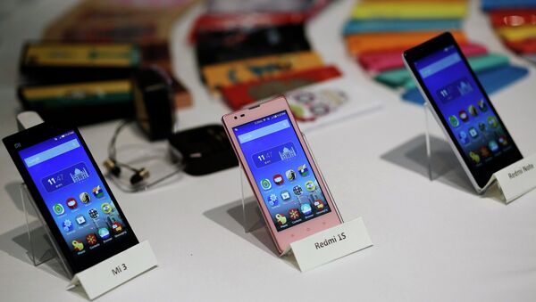 Three models of China's Xiaomi Mi phones are pictured during their launch in New Delhi in this July 15, 2014 file photo - Sputnik Việt Nam