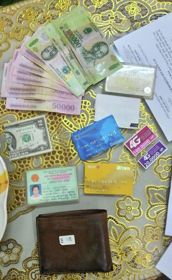 Vật chứng cơ quan điều tra thu giữ của nghi can Vương Văn Hùng - Sputnik Việt Nam