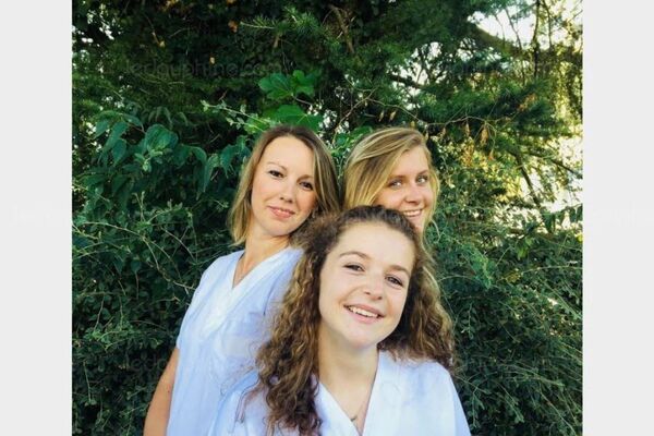 Các cô gái Pháp thực tập dài ngày làm quen với tổ chức hệ thống bệnh viện Việt Nam - Sputnik Việt Nam