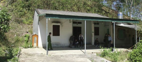 Căn nhà hoang nơi phát hiện thi thể nạn nhân. Căn nhà hoang nơi phát hiện thi thể nạn nhân. - Sputnik Việt Nam