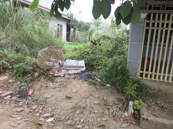 Chiếc lồng gà của nạn nhân thu được tại phường Thanh Trường, TP Điện Biên Phủ. Chiếc lồng gà của nạn nhân thu được tại phường Thanh Trường, TP Điện Biên Phủ. - Sputnik Việt Nam