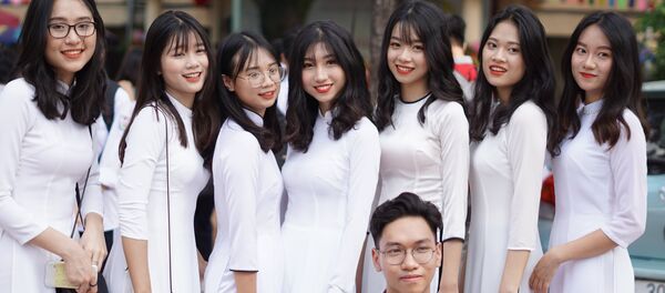 Nhiều học sinh THPT hiện nay có chiều cao hơn cả giáo viên - Sputnik Việt Nam