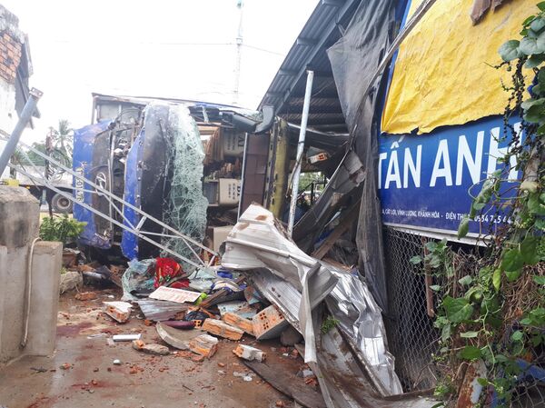 Hiện trường ngổn ngang của vụ tai nạn. Hiện trường ngổn ngang của vụ tai nạn. - Sputnik Việt Nam