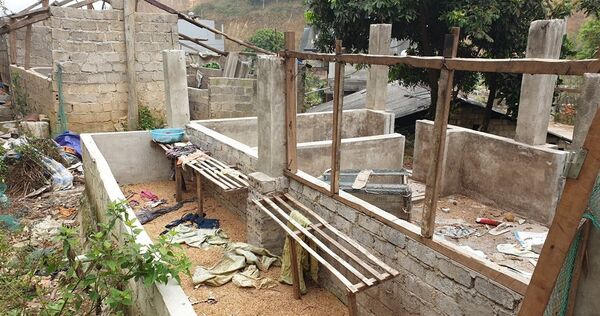 Chuồng gà, nơi thi thể cô gái 22 tuổi được phát hiện. Chuồng gà, nơi thi thể cô gái 22 tuổi được phát hiện. - Sputnik Việt Nam