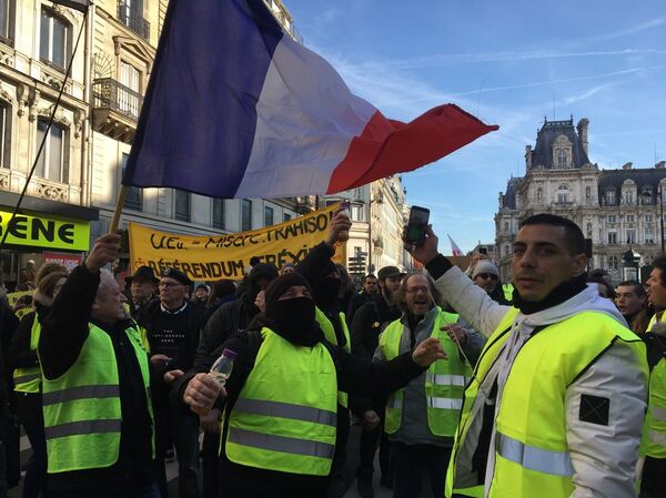 Liệu “Áo gile vàng” có đạt được cuộc trưng cầu dân sự đầu tiên ở Pháp? - Sputnik Việt Nam