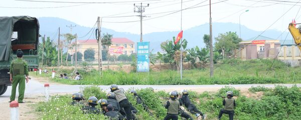 Lực lượng công an, cảnh sát cơ động tham gia truy bắt đối tượng - Sputnik Việt Nam