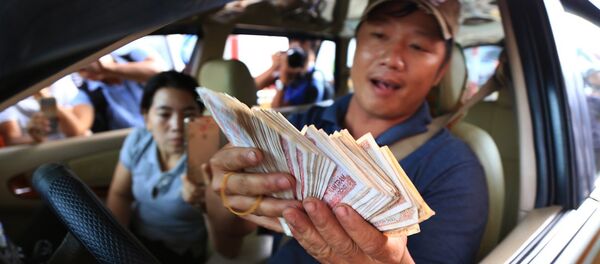 Các tài xế tiếp tục sử dụng tiền lẻ mệnh giá thấp như 200, 500 đồng để trả phí qua trạm BOT Biên Hòa (xã Trung Hoà, huyện Trảng Bom, Đồng Nai) để tiếp tục phản đối việc trạm này đặt sai vị trí và thu mức phí quá cao Các tài xế tiếp tục sử dụng tiền lẻ mệnh giá thấp như 200, 500 đồng để trả phí qua trạm BOT Biên Hòa (xã Trung Hoà, huyện Trảng Bom, Đồng Nai) để tiếp tục phản đối việc trạm này đặt sai vị trí và thu mức phí quá cao - Sputnik Việt Nam