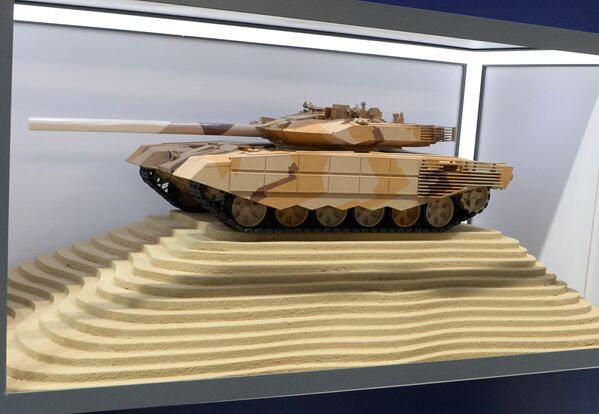 Mô hình xe tăng T-90MS của Nga tại triển lãm vũ khí quốc tế IDEX-2019 Abu Dhabi - Sputnik Việt Nam