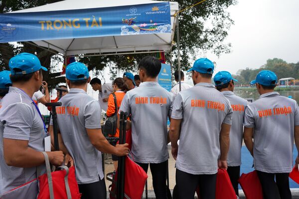 Lễ hội Bơi chải thuyền rồng truyền thống ở Hà Nội Lễ hội Bơi chải thuyền rồng truyền thống ở Hà Nội - Sputnik Việt Nam