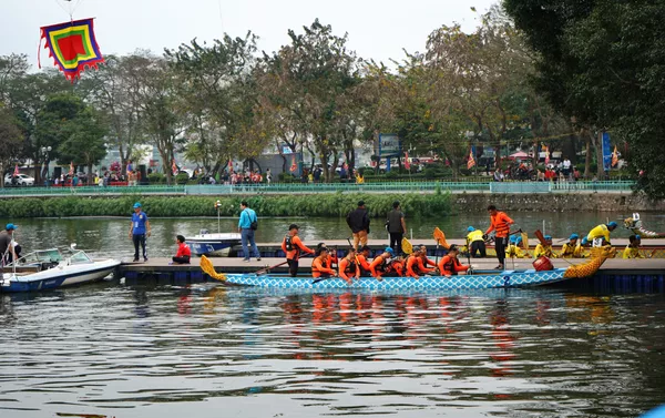 Lễ hội Bơi chải thuyền rồng truyền thống ở Hà Nội Lễ hội Bơi chải thuyền rồng truyền thống ở Hà Nội - Sputnik Việt Nam