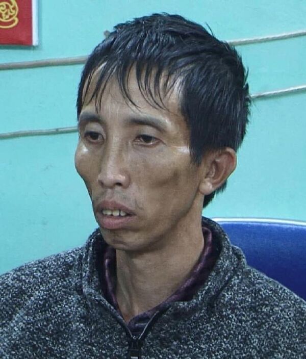 Đối tượng Bùi Văn Công là kẻ chủ mưu, bị khởi tố nhiều tội danh nhất trong cả nhóm nghi phạm Đối tượng Bùi Văn Công là kẻ chủ mưu, bị khởi tố nhiều tội danh nhất trong cả nhóm nghi phạm - Sputnik Việt Nam