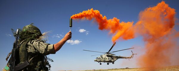 Người lính trong cuộc tập trận chiến thuật của Quân khu phía Nam tại khu huấn luyện Prudboy ở tỉnh Volgograd Người lính trong cuộc tập trận chiến thuật của Quân khu phía Nam tại khu huấn luyện Prudboy ở tỉnh Volgograd - Sputnik Việt Nam