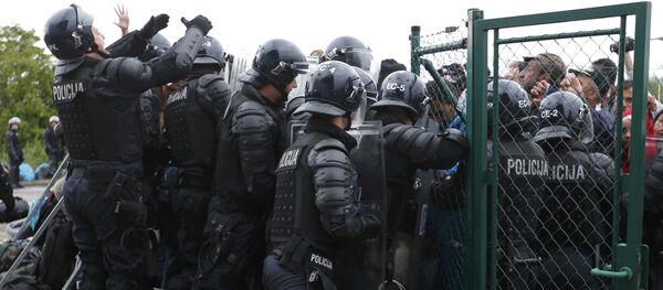 Công an đóng biên giới Croatia-Slovenia chống người tị nạn - Sputnik Việt Nam